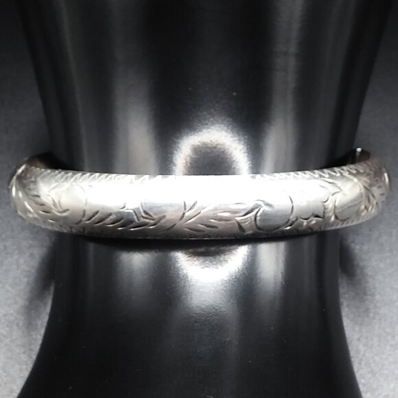 925 Sterling Silver Vintage Intricately Etched Hinged Bangle Bracelet - Picture 2 of 15
